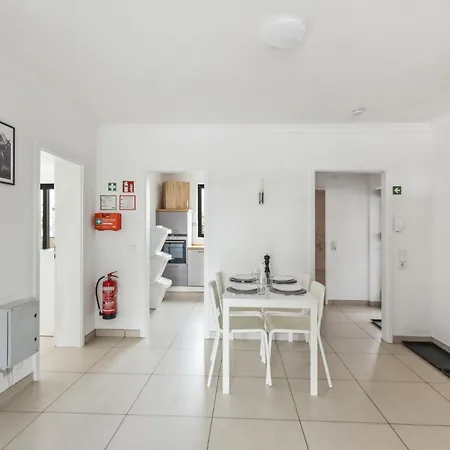 Monteur - Fuer Bis Zu 7 Personen In 64569 - Gg09 아파트 *